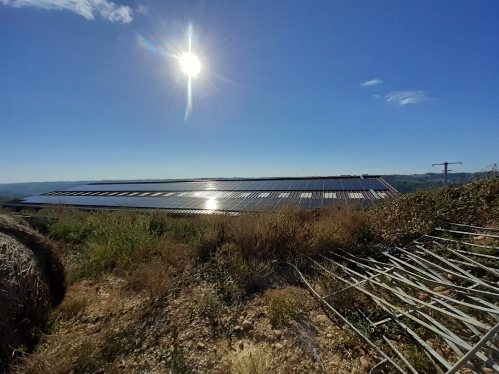 centrale photovoltaique sur un hangar agricole