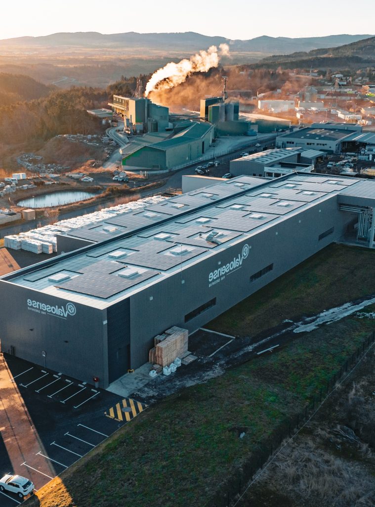 La société GreenFab est accompagnée par Terre et Lac dans la réalisation de son projet de centrale sur toiture. Objectif de décarbonation et RSE.